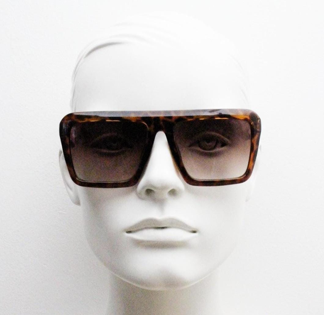 Y2K vintage square flat top sunglasses. 2000's transparent solid tortoise frame with graduating brown lenses. 00's NOS aviators