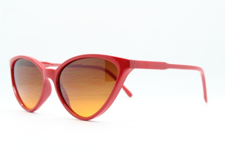 Vintage Y2K red cat eye sunglasses. 2000s womens slim cateye frame with graduated lenses. 50s style rockabilly, pin up. NOS catseye