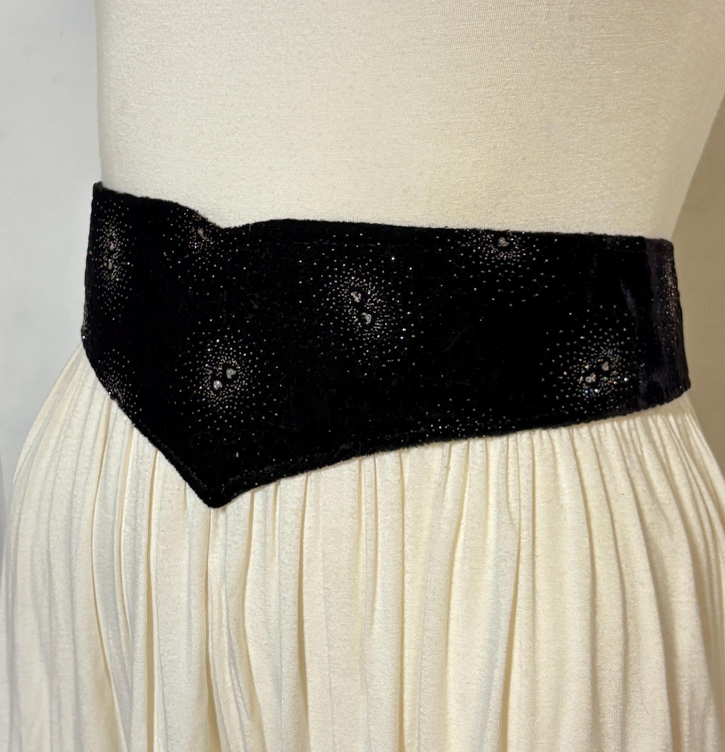 80s vintage womens flattering V shaped belt for a dress. Black velvet with spectacular glitter constellations. Unused NOS