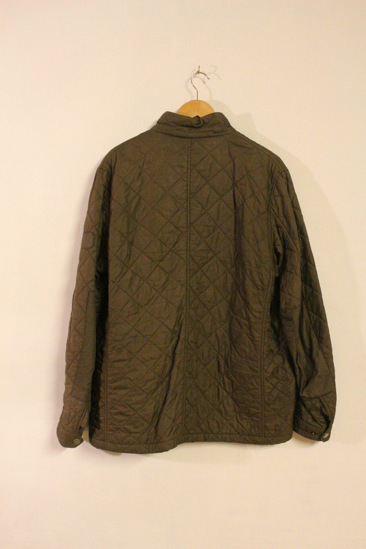 Barbour vintage quilted three quarter length 4 pocket round neck jacket. Khaki green M65 design with stamped stud buttons. Size L