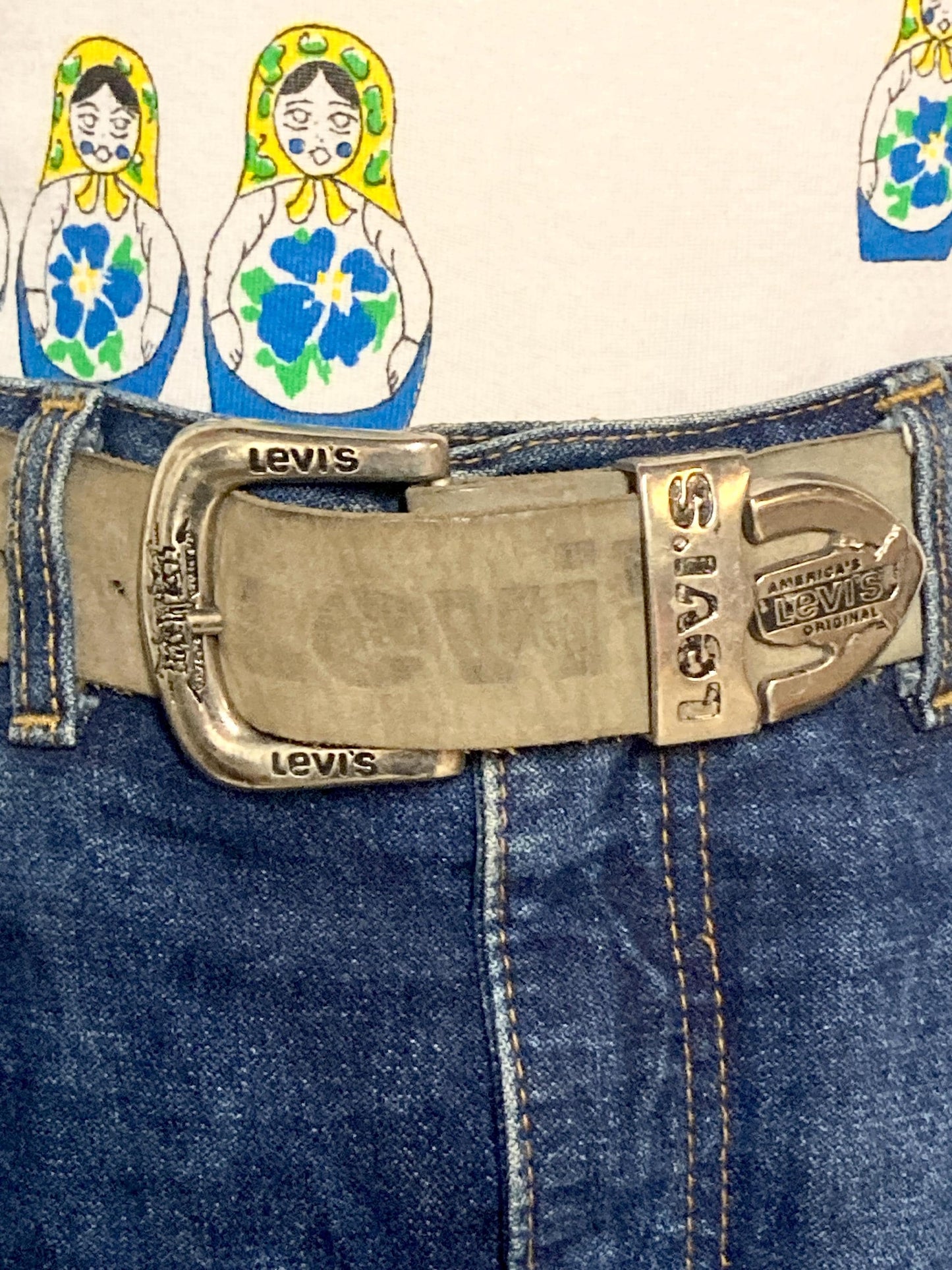 Levi's 80s vintage thick grey genuine leather belt for jeans with detailed buckle and numerous traditional cute logo's stamped all along