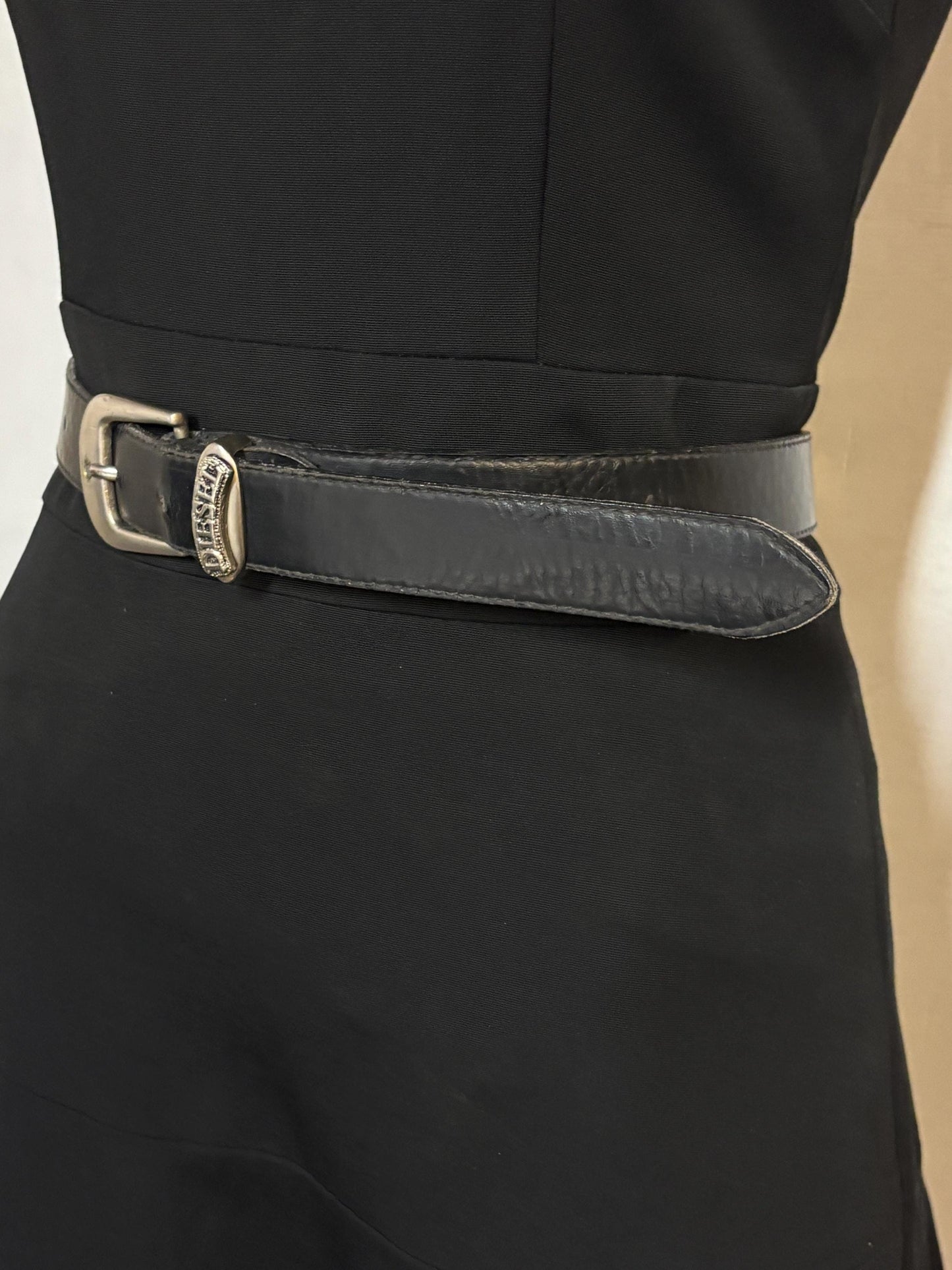Diesel 90s vintage thick black genuine leather belt for jeans. Superior quality with silver buckle and simple script logo. Textured cowhide