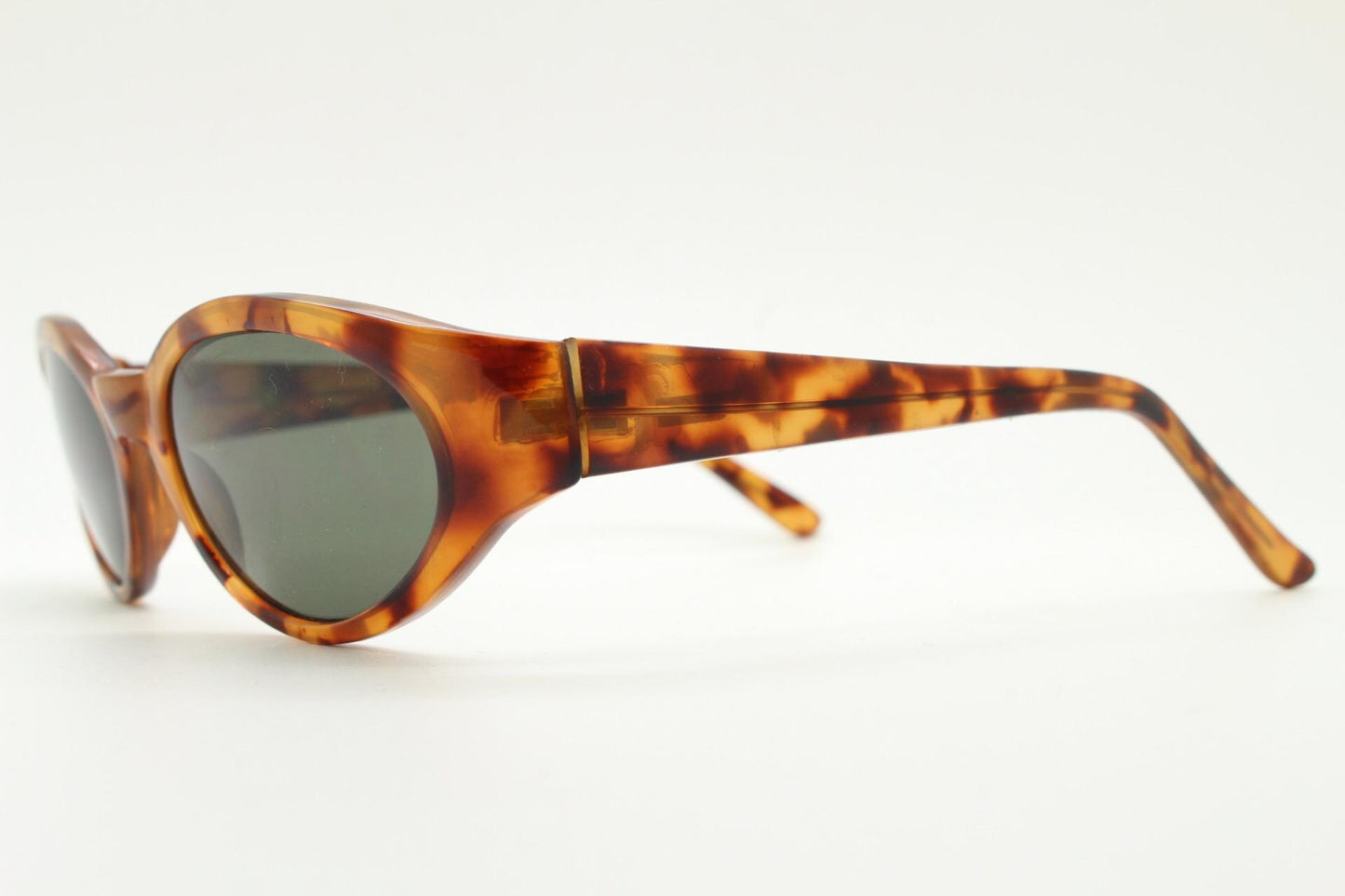 Vintage 90s oval chic cat eye sunglasses. Womens vibrant tortoise quality acetate frame with green lenses. 60s design. VGC NOS