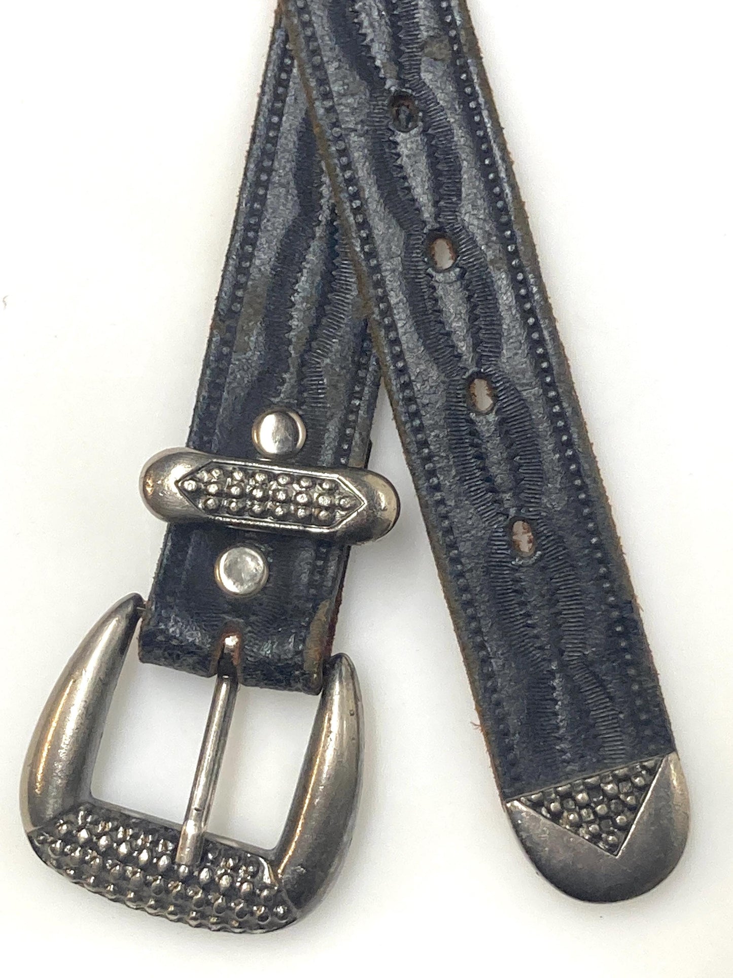 80s vintage thick Leather Native American Indian style belt. Full beaded applique, looped tape edge, embossed pattern and textured buckle
