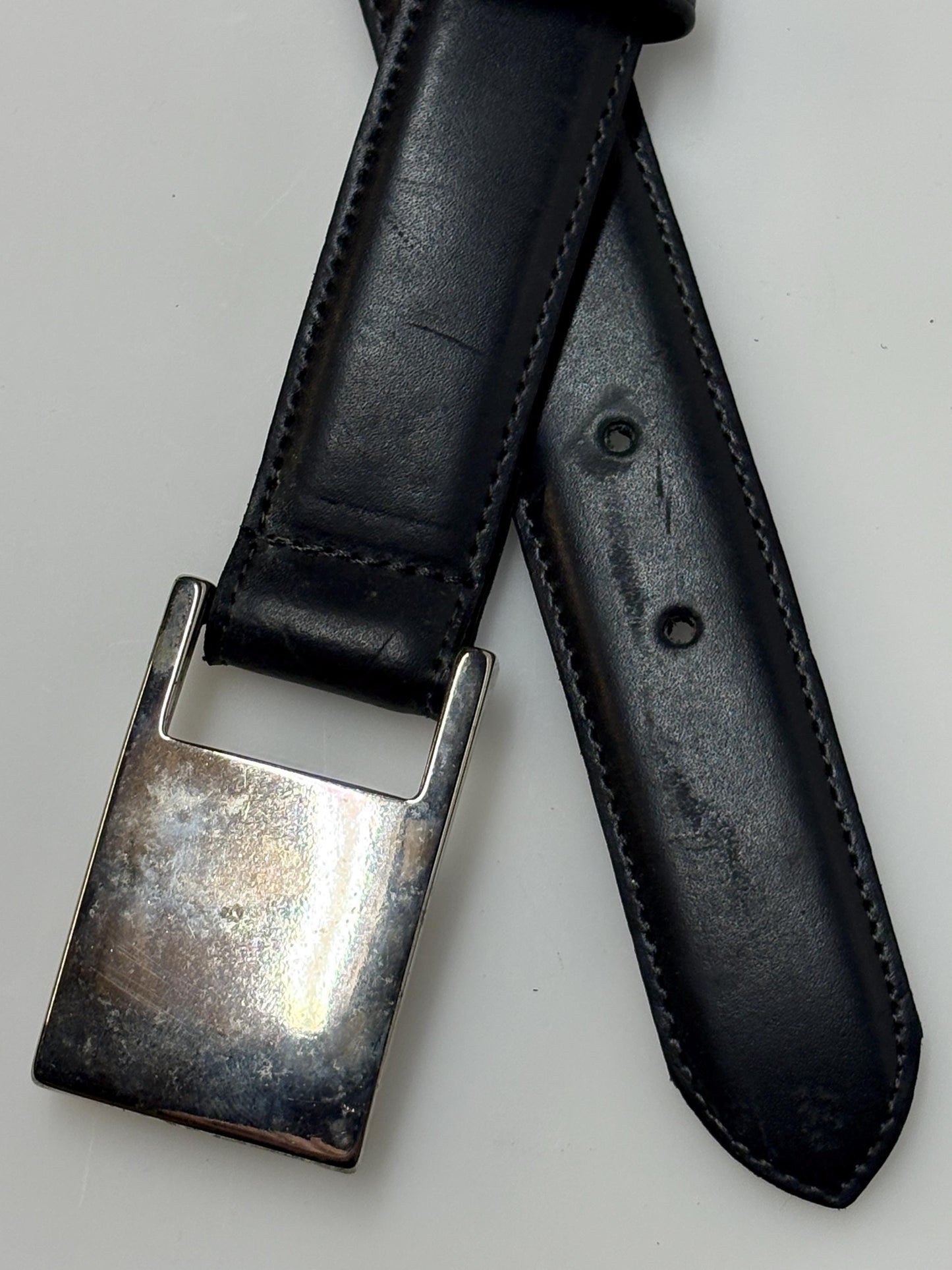 90s vintage smart trouser / jeans belt in grey genuine leather with solid shiny chrome buckle. Made in France. NOS