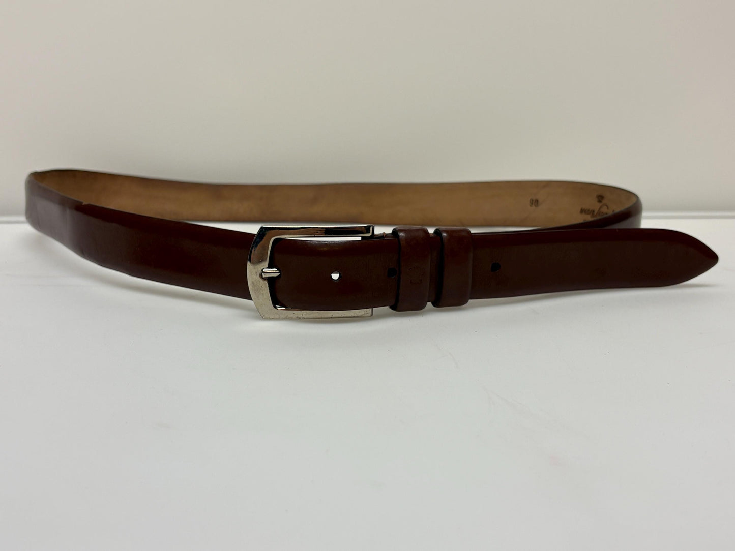 Van Laack 90s vintage chocolate brown genuine leather belt made in Italy. Seamless smooth finish with silver buckle. NOS. Mens Large