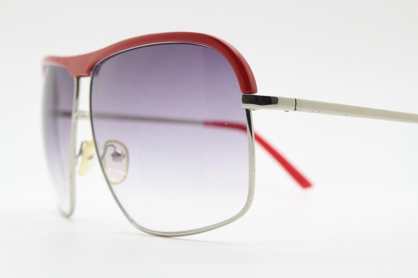 Y2K vintage square aviator sunglasses. Silver metal 70s design frame with red brow with graduating light tone lenses. 2000s. NOS aviators