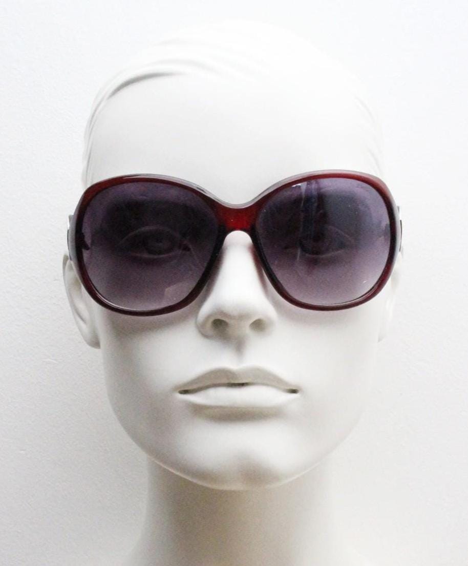 Y2k vintage oversized womens sunglasses. Big bug eye 70s design in deep red with metal arm detail. Authentic 2000s retro. NOS