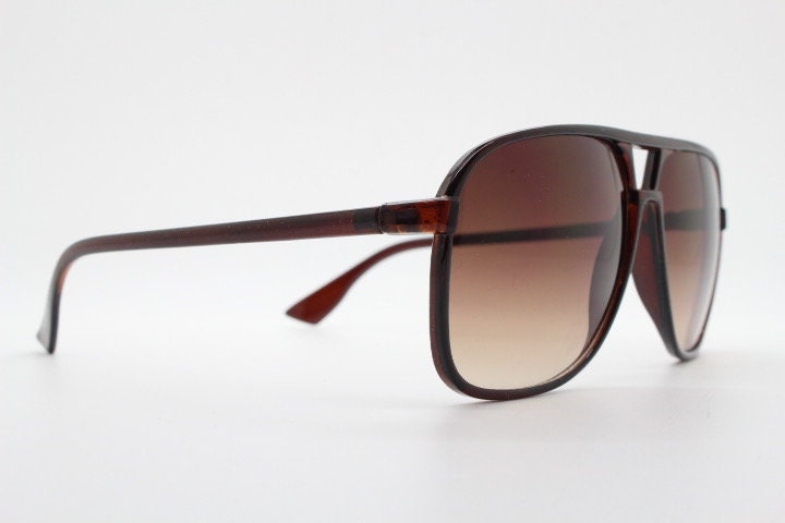 Y2K vintage square aviator sunglasses. Classic 70s design aviators in plain brown gloss frame with graduating lenses. Teardrop, Unused NOS