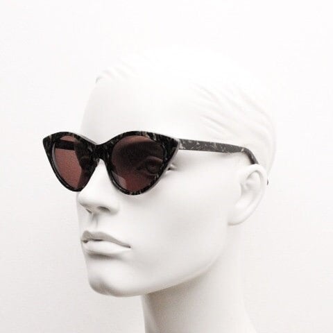 Opening Ceremony pointed cateye sunglasses. Womens classical cat eye marbled brown frame. Vintage. NOS. Y2K