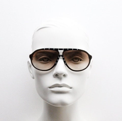 Stella Mc Cartney vintage aviator sunglasses. Small brown and white acetate aviators with graduating lens and white studs. Pilot. Teardrop