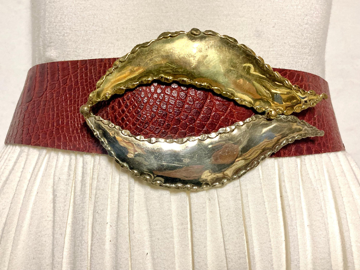70s vintage womens hand made dress or jeans / trousers belt. Big abstract metal buckle on genuine tooled leather in crocodile look. NOS