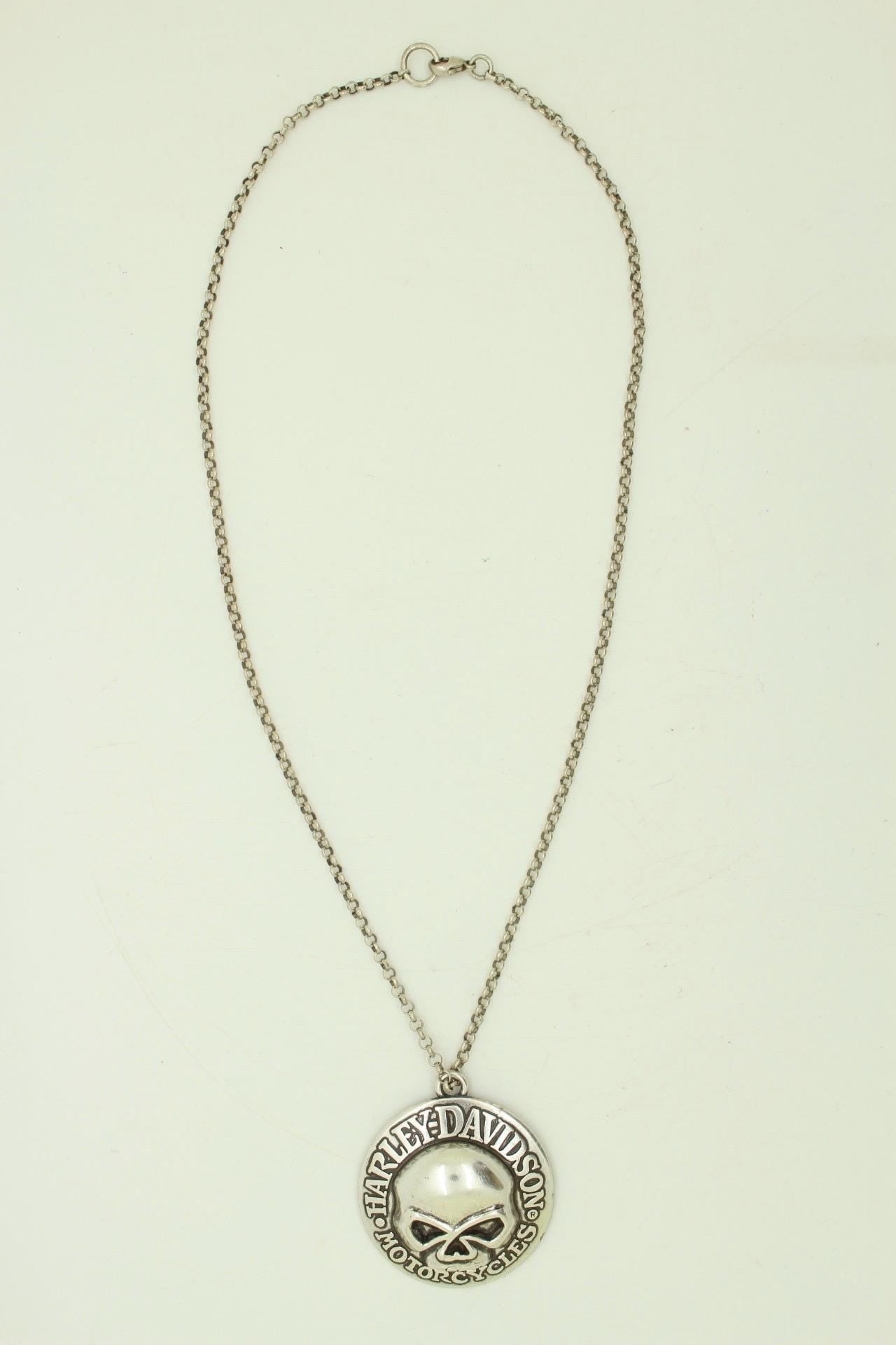 90s vintage Harley Davidson Motorcycles disc pendant necklace. Solid metal silver curved shield with standout skull on adjustable chain