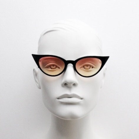 Y2K vintage pointed cat eye sunglasses. Womens black slender 50s design frame with pink to yellow ombre lenses. Rockabilly bad girl pin up