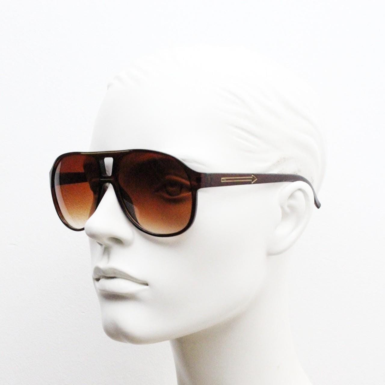 Y2K vintage aviator sunglasses. 2000's transparent brown frame with graduating lenses and gold detail. 70s design. 00's NOS aviators