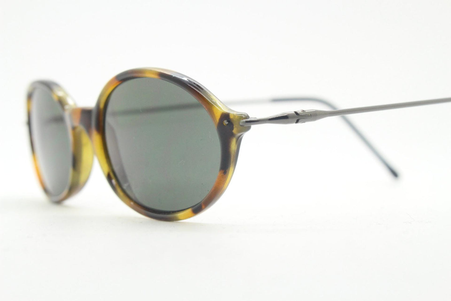 90s vintage oval sunglasses. Honey tortoise frame with refined slim 'industrial tech' style arms. Micro. Unused NOS