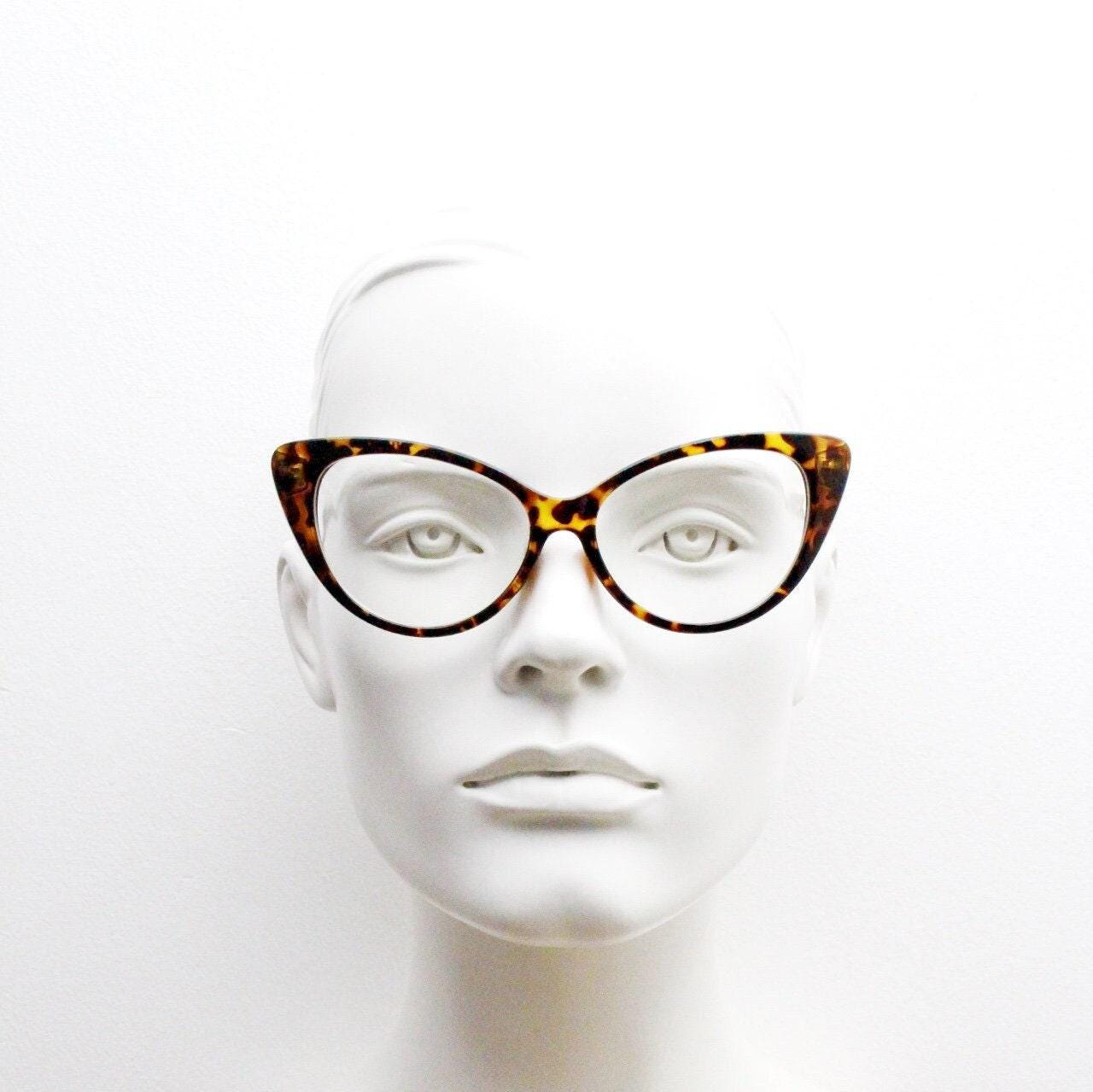Pointed cat eye glasses. Tortoise vintage clear lens optical frames. Y2K womens prescription eyeglasses. 50s design rockabilly spectacles