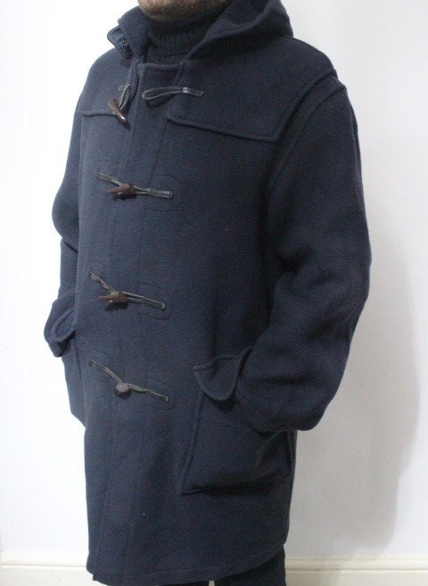 Gloverall knee length Morris wool duffle coat made in England. Buffalo horn toggles with leather loop fastenings. Clearance item -RRP450 GBP