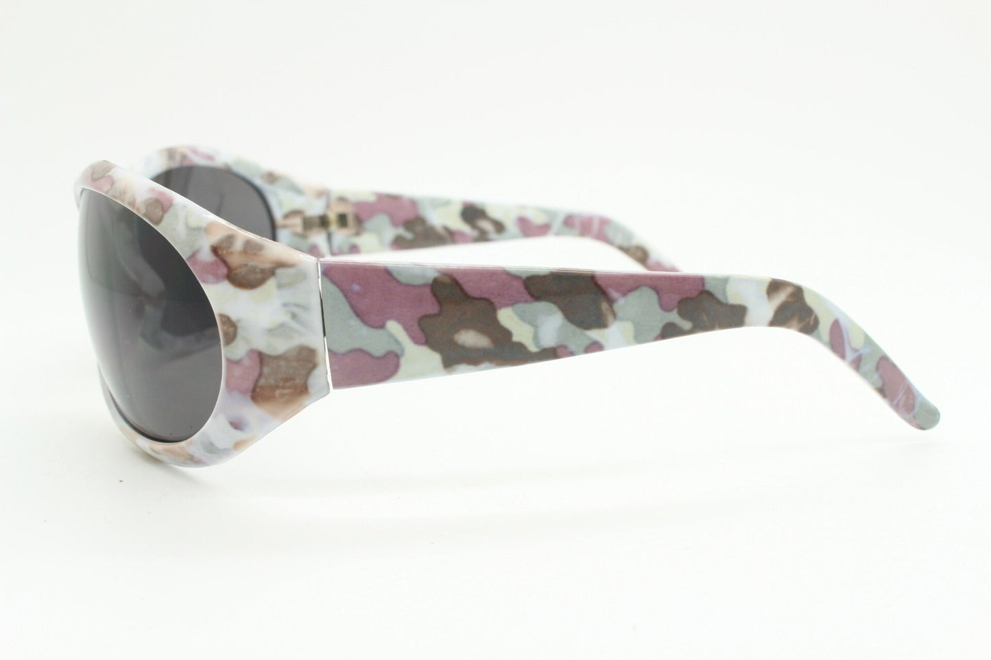 Y2k vintage curved camouflage pattern sunglasses. Wrap around bug eye 60s style shield frame with unbelievable cammo print. 2000s unused NOS