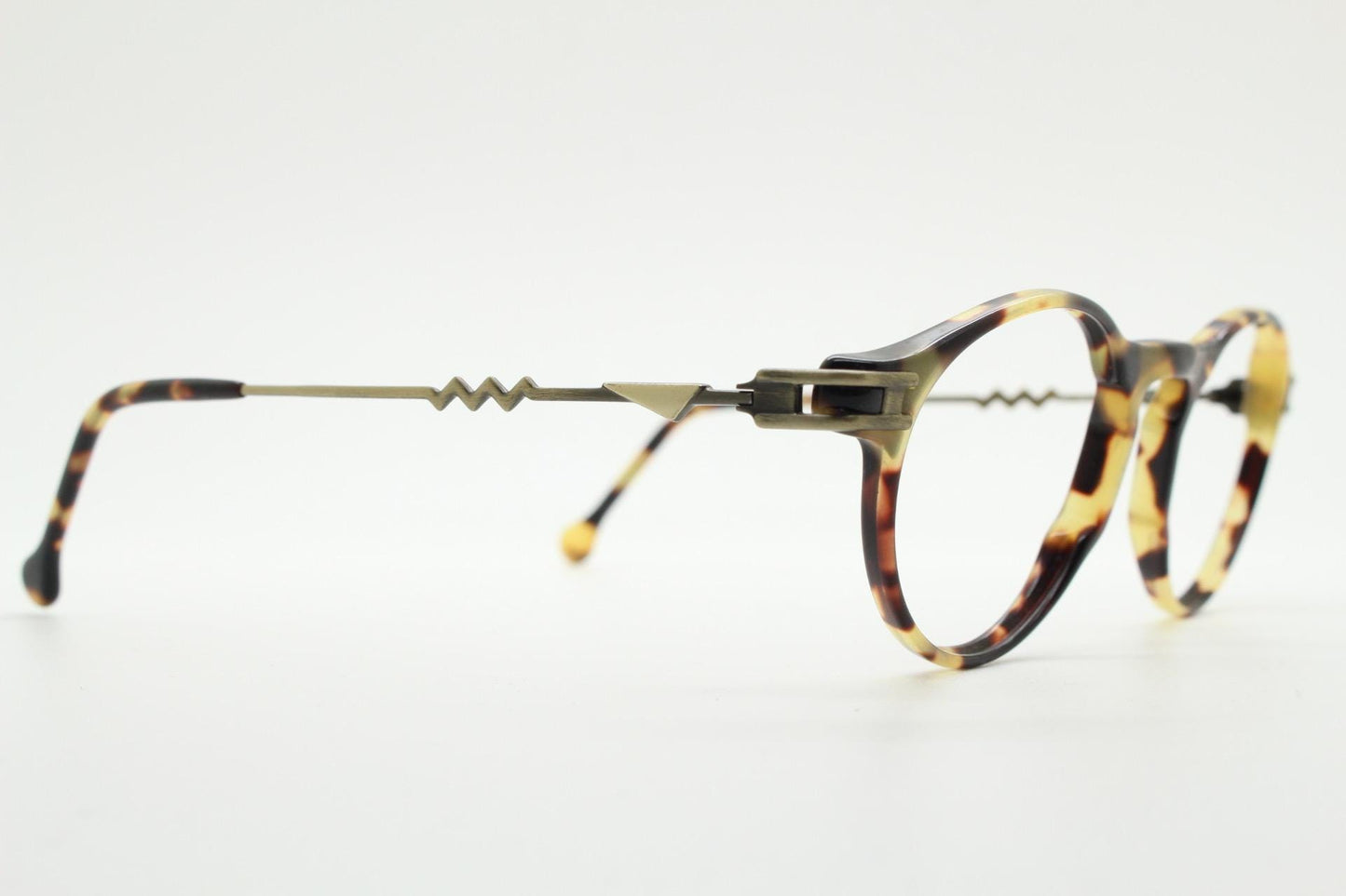 90s vintage oval eye glasses by No Limits. Honey tortoise optical frames with dynamic zig zag arms. Prescription RX spectacles. NOS
