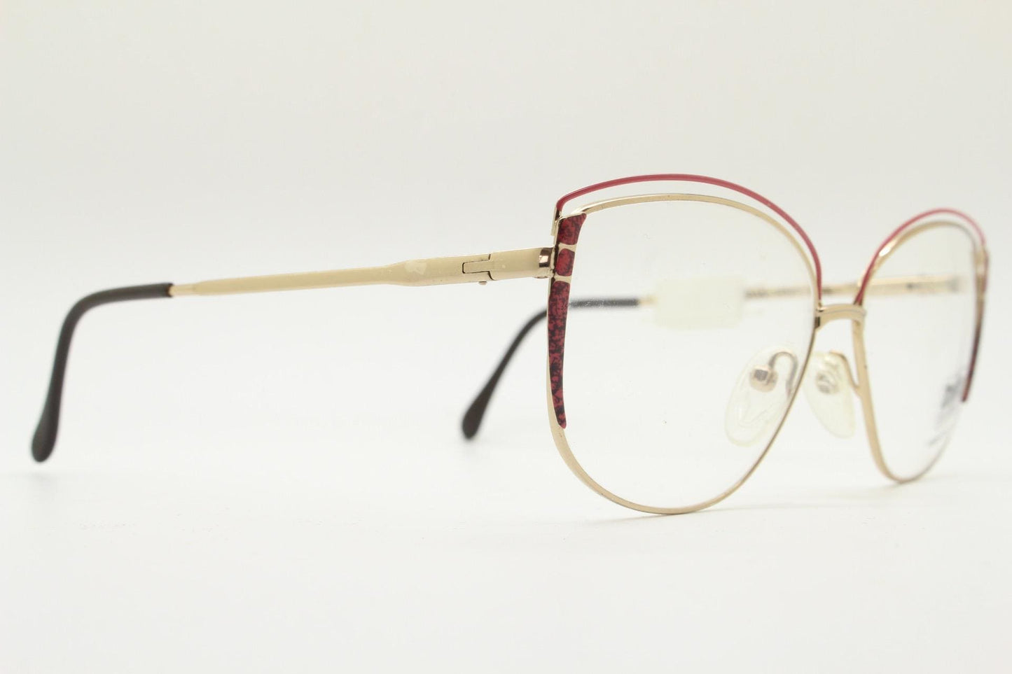 Luxottica 80s vintage gold metal eye glasses made in Italy. Inventive double brow with red highlights. Optical frame. Prescription NOS