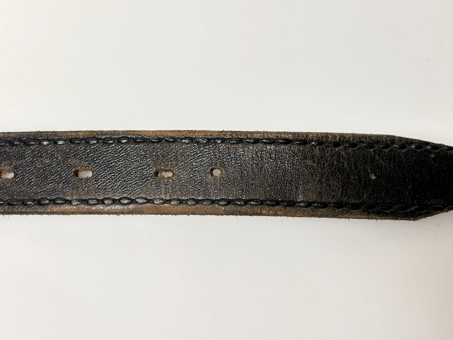 80s vintage plain black genuine leather 1" belt with simple metal buckle and embossed stitching design edge. For jeans or trousers
