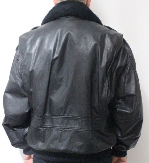 80s vintage genuine leather A2 flying jacket. Classic mens dark brown fur collar version with flap and side access pockets