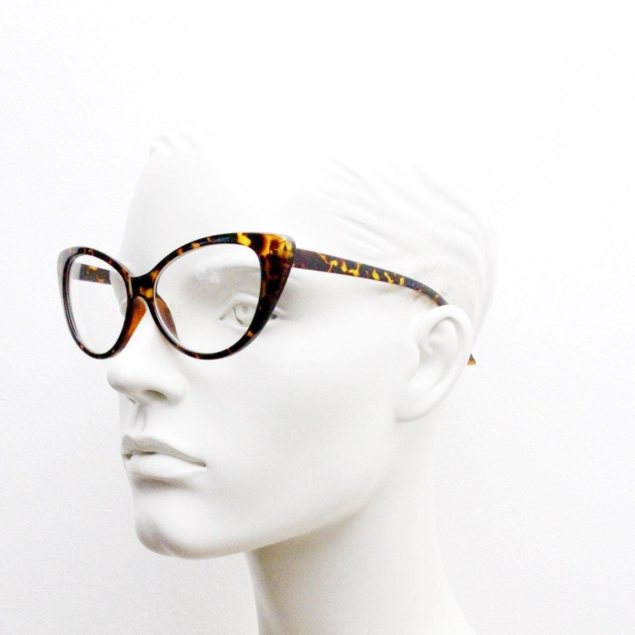 Pointed cat eye glasses. Tortoise vintage clear lens optical frames. Y2K womens prescription eyeglasses. 50s design rockabilly spectacles