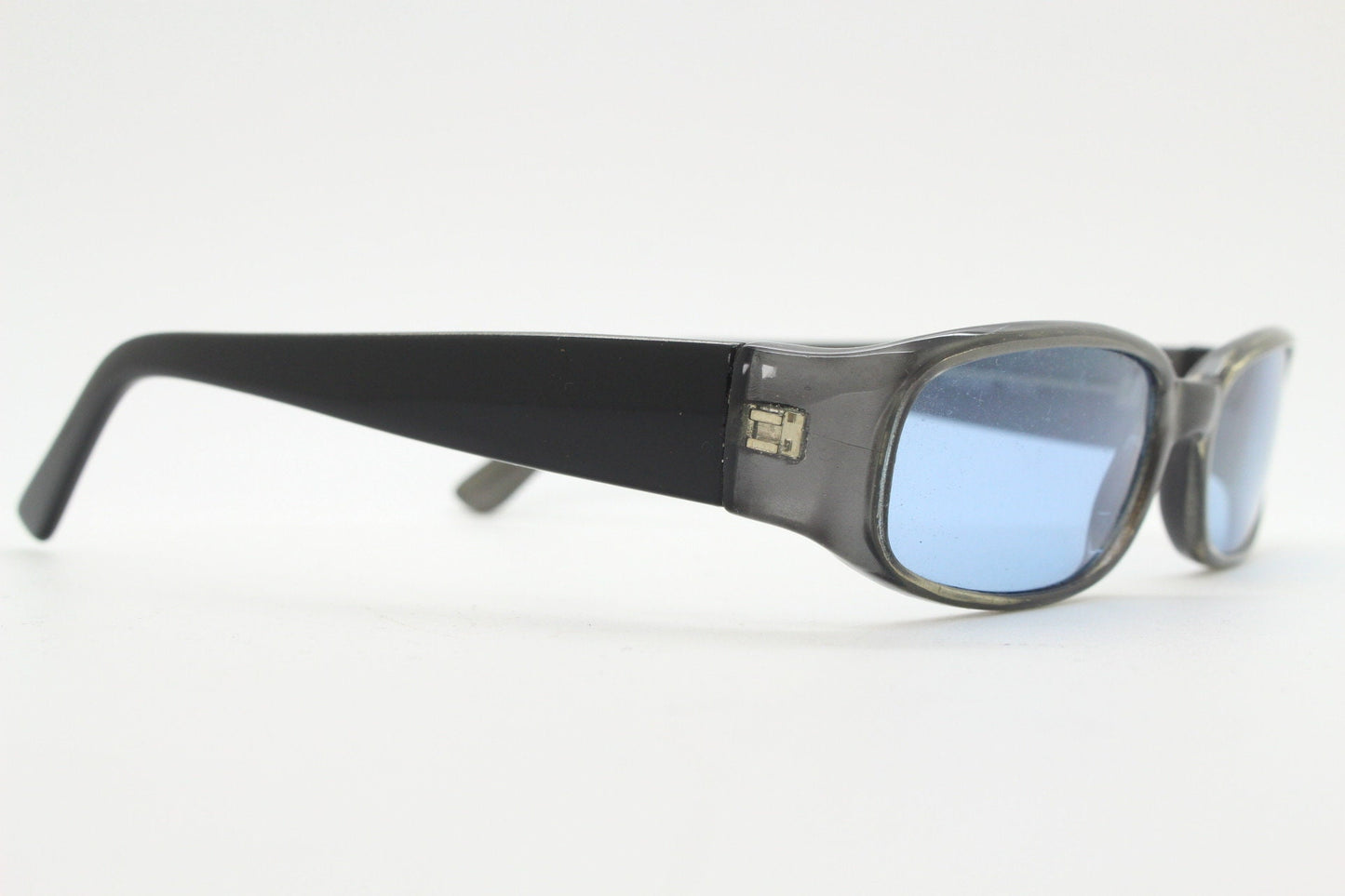 Y2K vintage rectangular shield sunglasses. Purple front, black arms blue lens combo. Visor style wrap around pearlised frame. NOS. 2000s