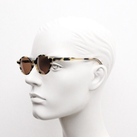 Robert La Roche 90s vintage oval sunglasses. Vibrant honey and mottled brown acetate undersized frame with plain brown lenses. NOS
