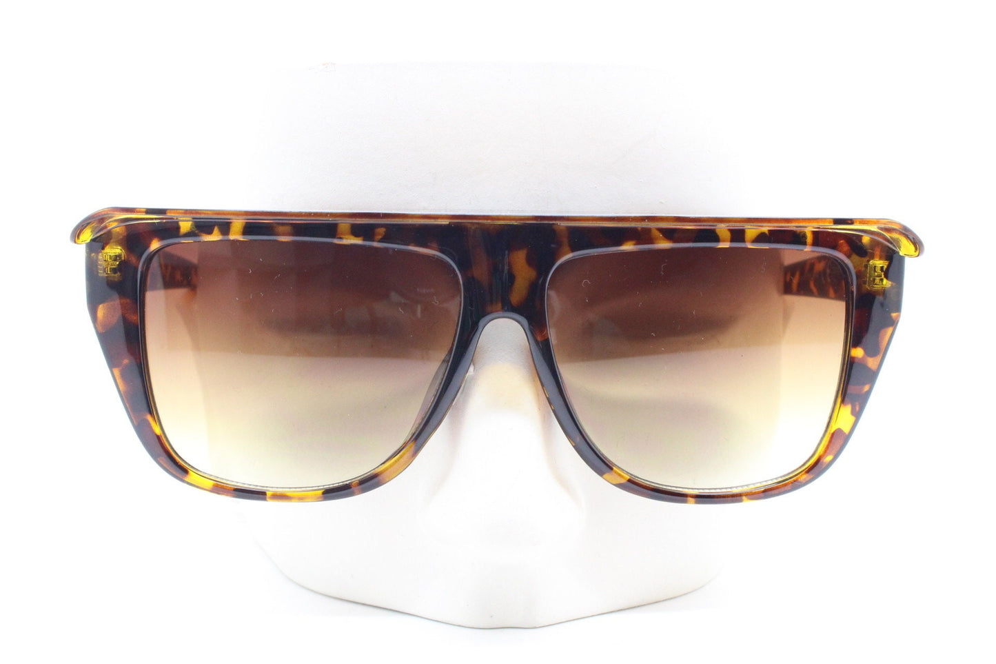 Y2K vintage visor sunglasses. Flat top brow with unusual peak in a tortoise frame with graduating brown lenses. 2000s BNWT