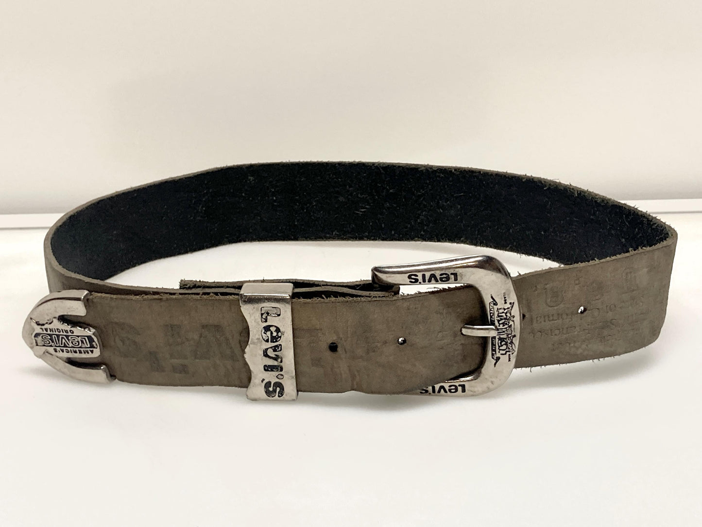 Levi's 80s vintage thick grey genuine leather belt for jeans with detailed buckle and numerous traditional cute logo's stamped all along
