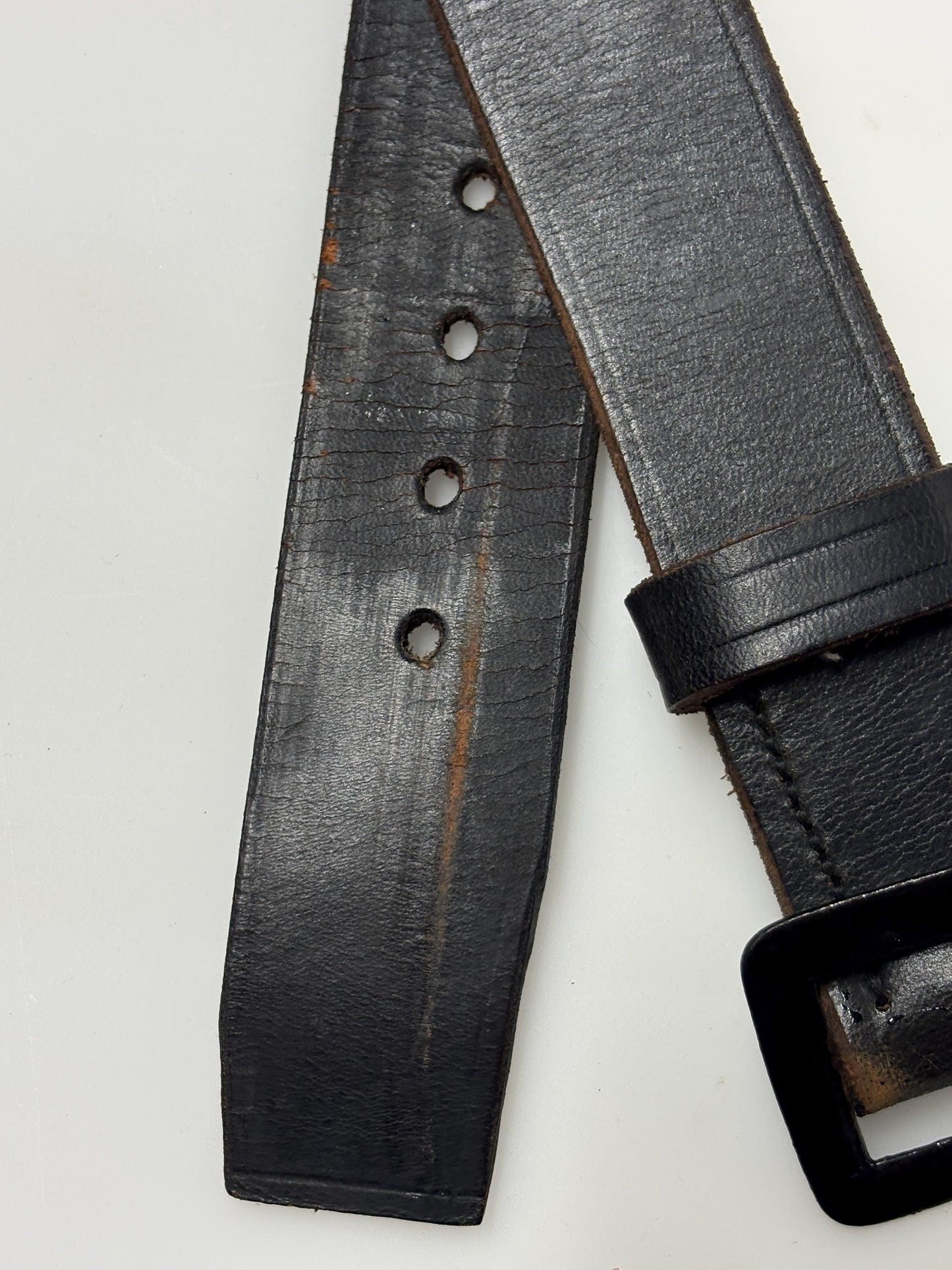 50s vintage black thick genuine leather army belt with solid metal buckle. Seamless single piece cowhide. For jeans trousers. Military NOS