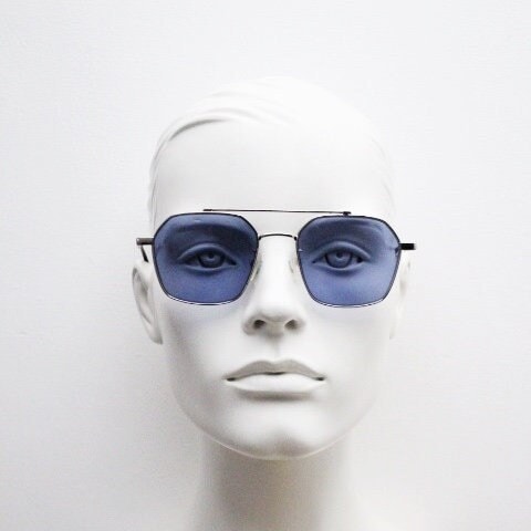 Tommy Hilfiger square aviator sunglasses with double bridge. Silver metal 6 sided frame aviators with blue lenses. Hexagon