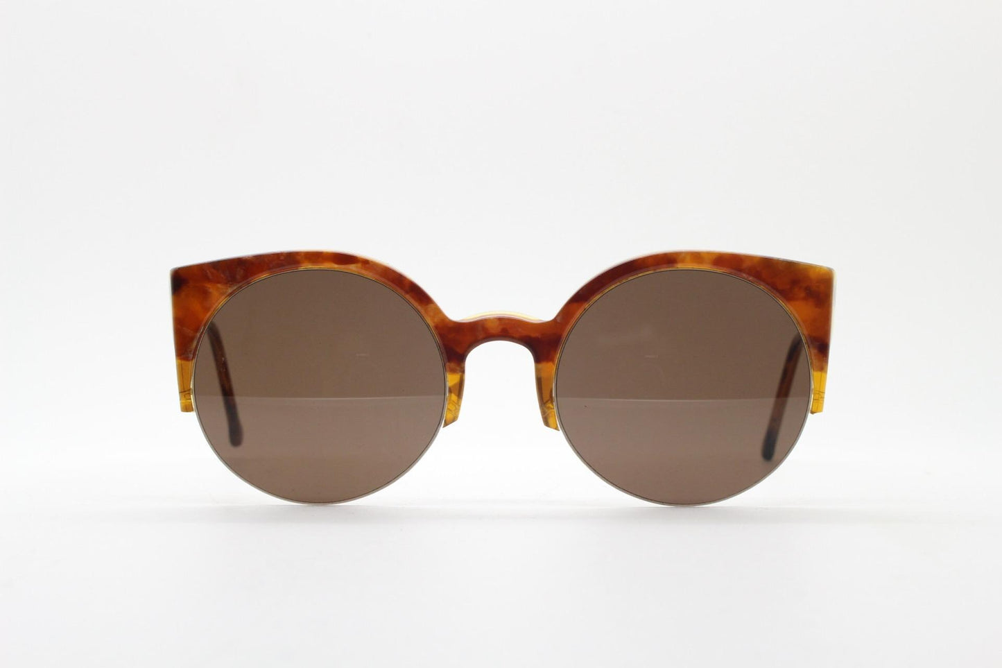 Retrosuperfuture vintage angular cat eye sunglasses made in Italy. Marbled brown gloss acetate flat top half frame with round lenses