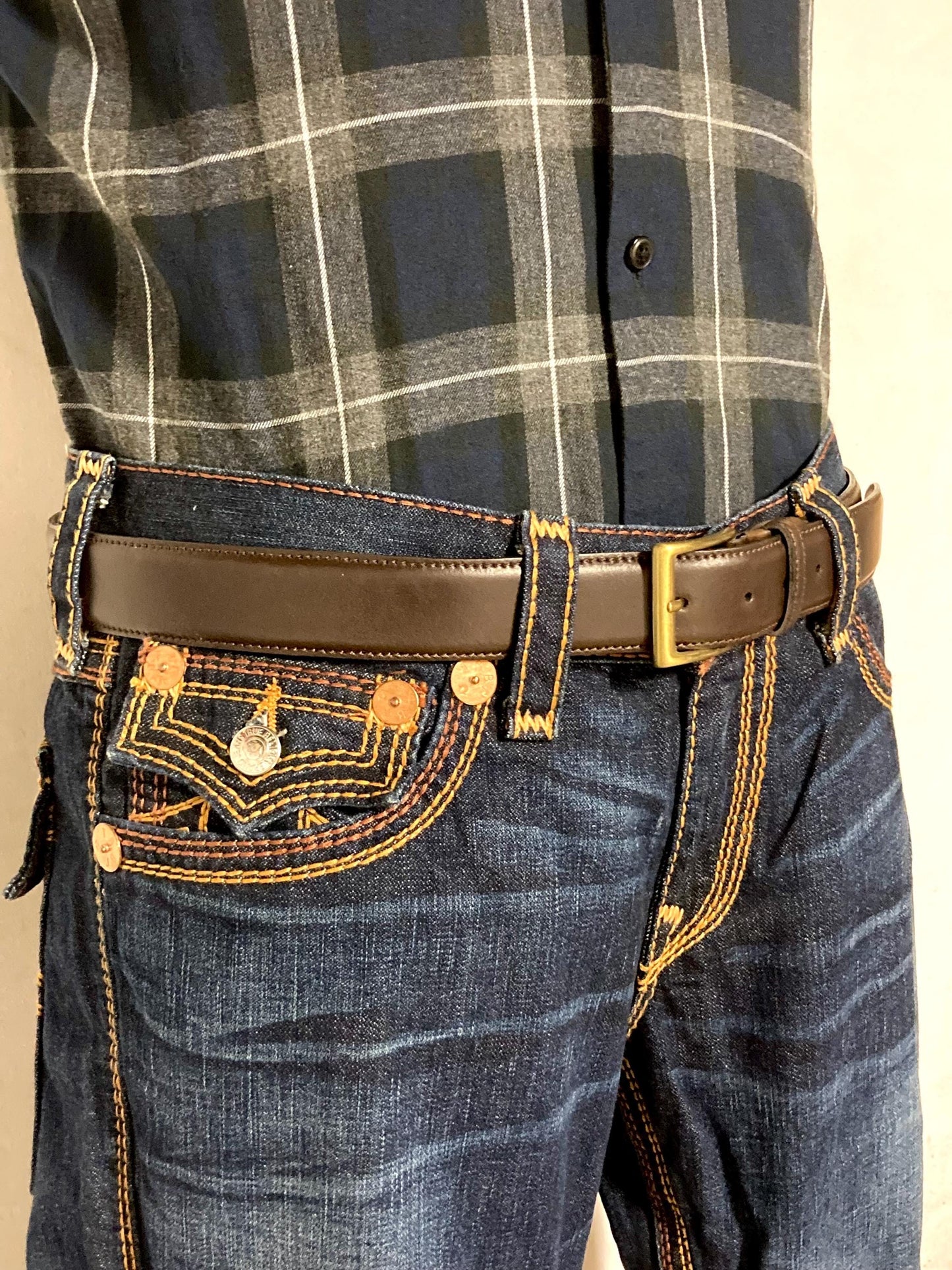 90s vintage dark brown genuine leather belt made in Italy by Joseph Di Pino. Thick cowhide with smooth finish for trousers/jeans. Mens NOS
