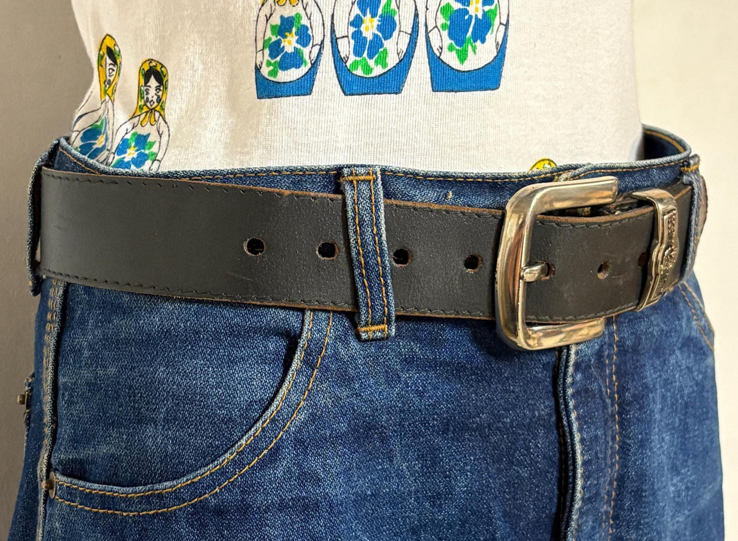 Diesel 90s vintage thick black genuine leather belt for jeans Superior quality with silver buckle and mohican crest. Single piece cowhide