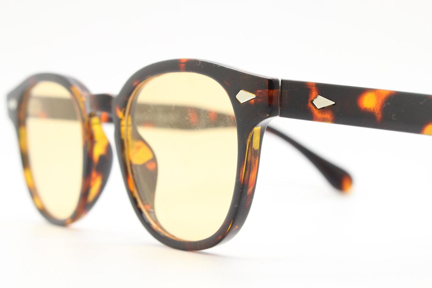 Vintage modified wayfarer design glasses. Dark tortoise gloss 40s, 50s shape frame with keyhole bridge and extra light tone lenses. BNWT