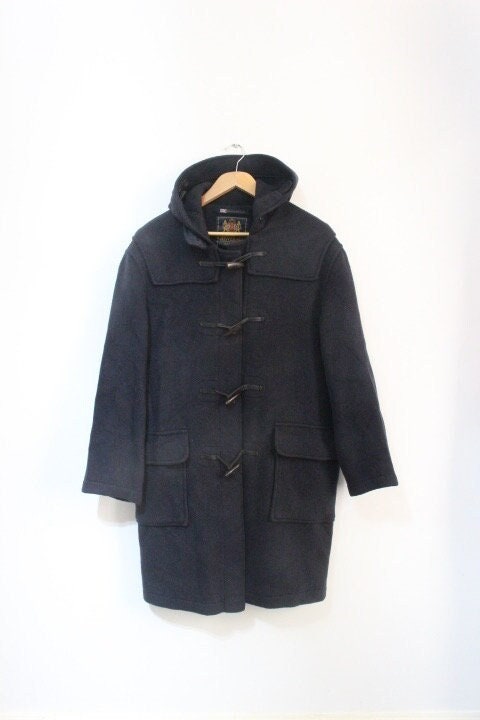 Gloverall knee length Morris wool duffle coat made in England. Buffalo horn toggles with leather loop fastenings. Clearance item -RRP450 GBP