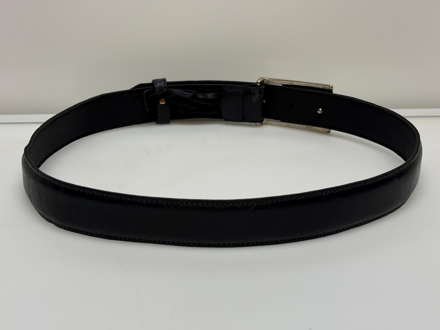 90s vintage smart trouser / jeans belt in grey genuine leather with solid shiny chrome buckle. Made in France. NOS