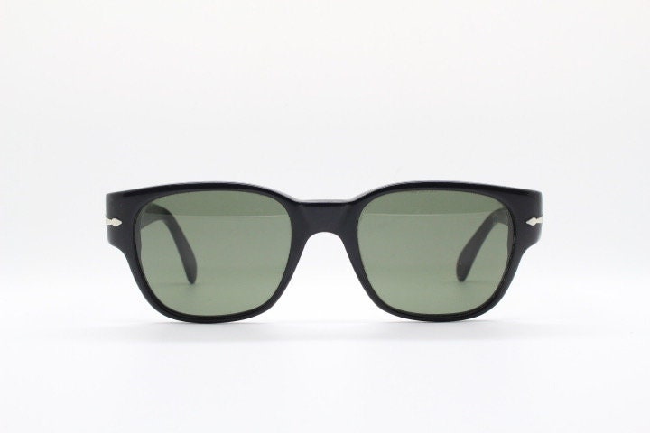Persol 60s vintage sunglasses. Classic definitive design in black gloss acetate with real green glass lenses