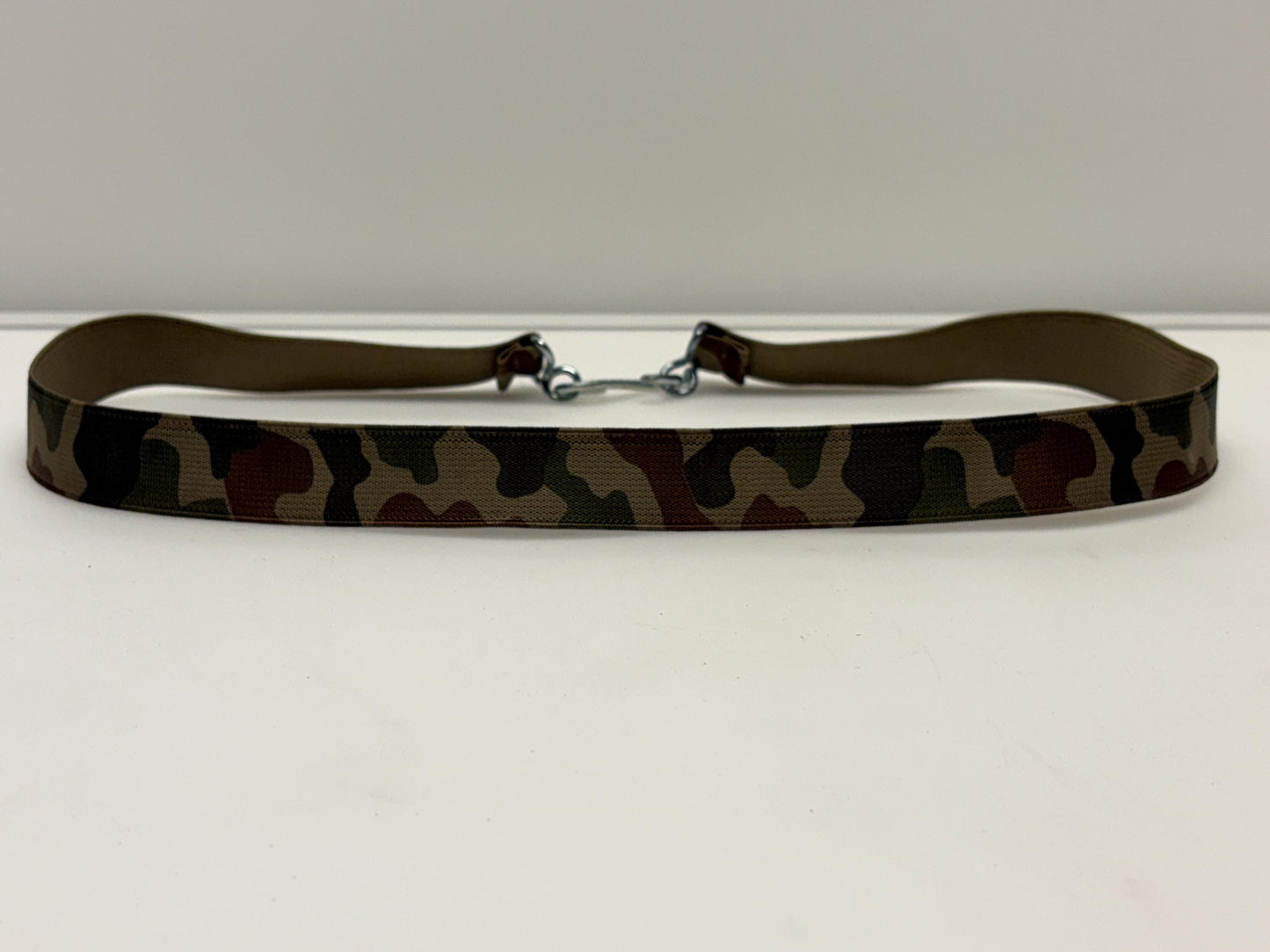 80s vintage army cammo disco stretch belt. Thin elasticated cinch style to wear on a dress with S hook buckle. Camouflage. NOS