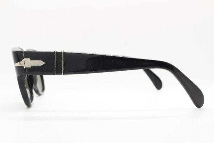 Persol 60s vintage sunglasses. Classic definitive design in black gloss acetate with real green glass lenses