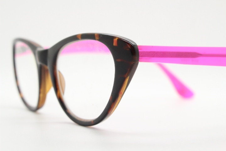 Isaac Mizrahi vintage cat eye glasses. Womens dark tortoise cateye optical frames with pink arms. Prescription eyeglasses. RX NOS spectacles