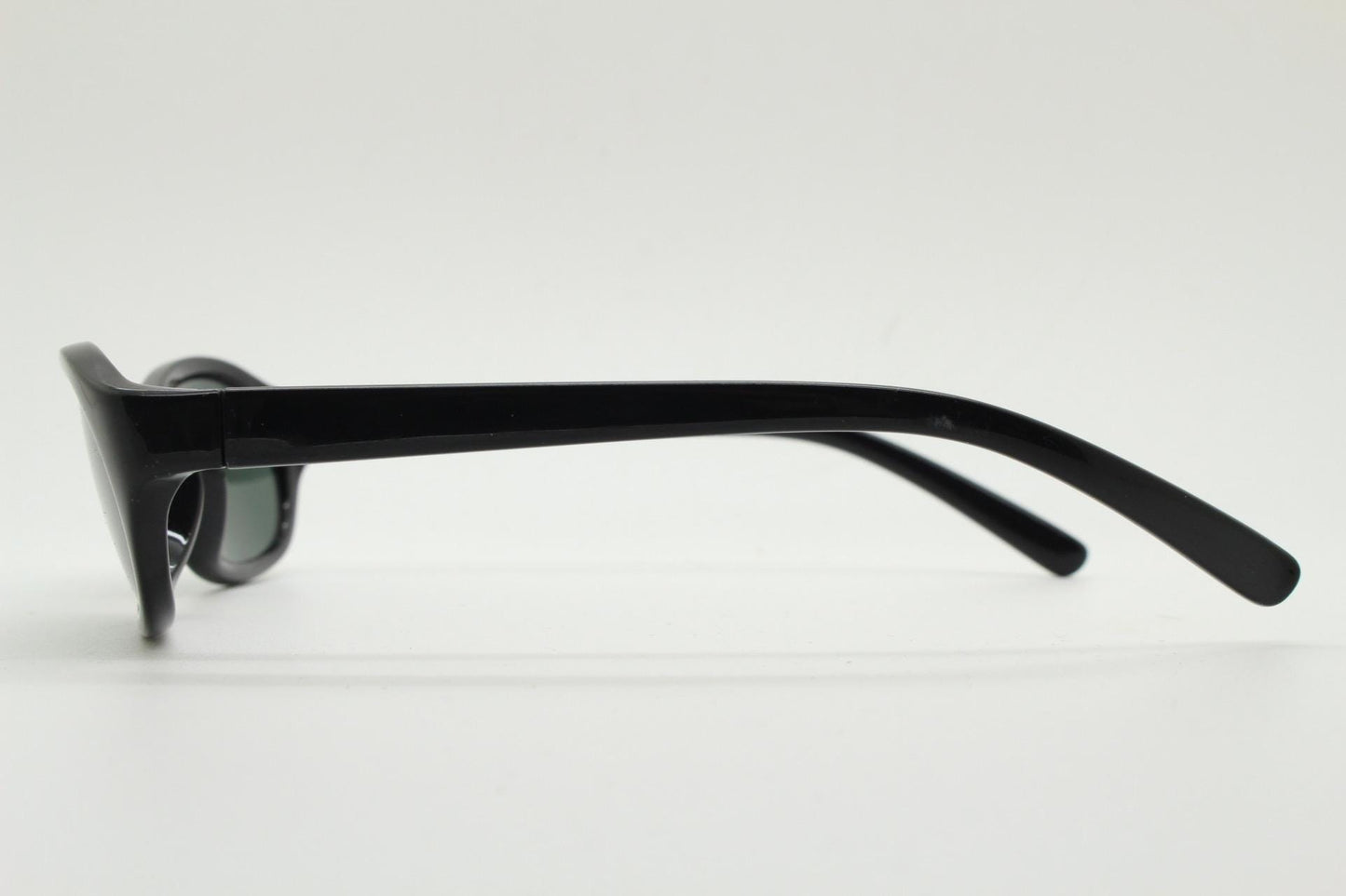 Vintage 90s oval chic cat eye sunglasses made in Italy. Minimalistic plain black acetate frame with green lenses. Womens 60s design. NOS