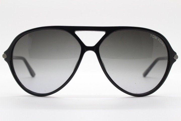 Tom Ford vintage black aviator sunglasses made in Italy. Classic teardrop pilot design in gloss acetate with graduating lenses