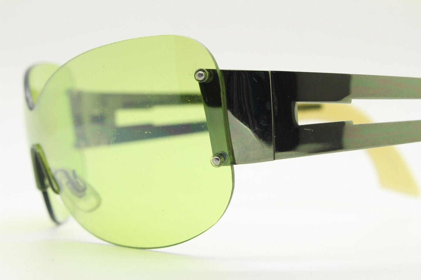 Y2K vintage frameless shield sunglasses. Dynamic 2000's green mono lens visor with matching coloured chrome arms. 00's Cosplay mini mask NOS