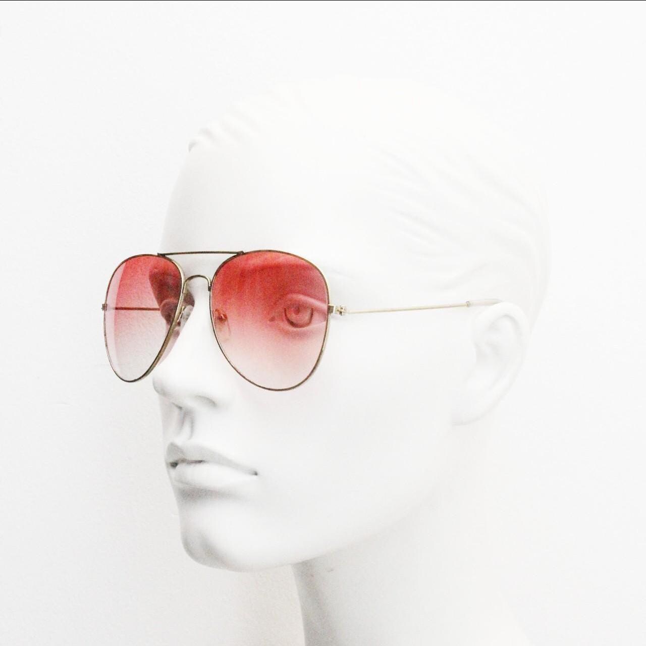 Y2K vintage aviator sunglasses. Gold metal frame pilot aviators with atmospheric light pink gradient lenses. Teardrop. 70s. 2000s. 00s NOS