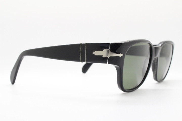 Persol 60s vintage sunglasses. Classic definitive design in black gloss acetate with real green glass lenses