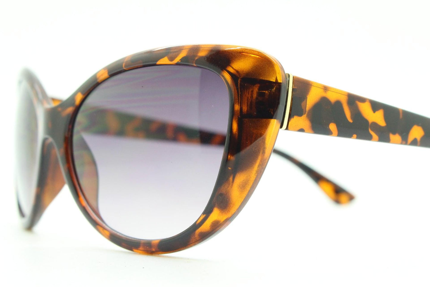 Vintage Y2K oval cat eye sunglasses. 2000s womens tortoise cateye with black graduating lenses. Rockabilly pin up. NOS catseye